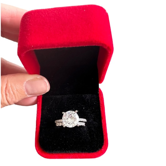 Sterling Silver Zircon Solitaire Wedding Ring Set (2 Rings) - Picture 12 of 15